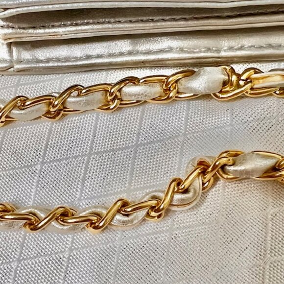 KOSCHI Vintage Silver & Gold Quilted Cocktail Purse - Picture 10 of 14